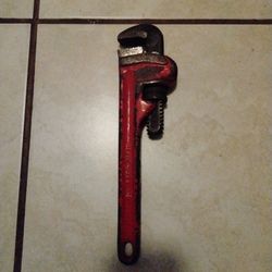 pipe wrench 