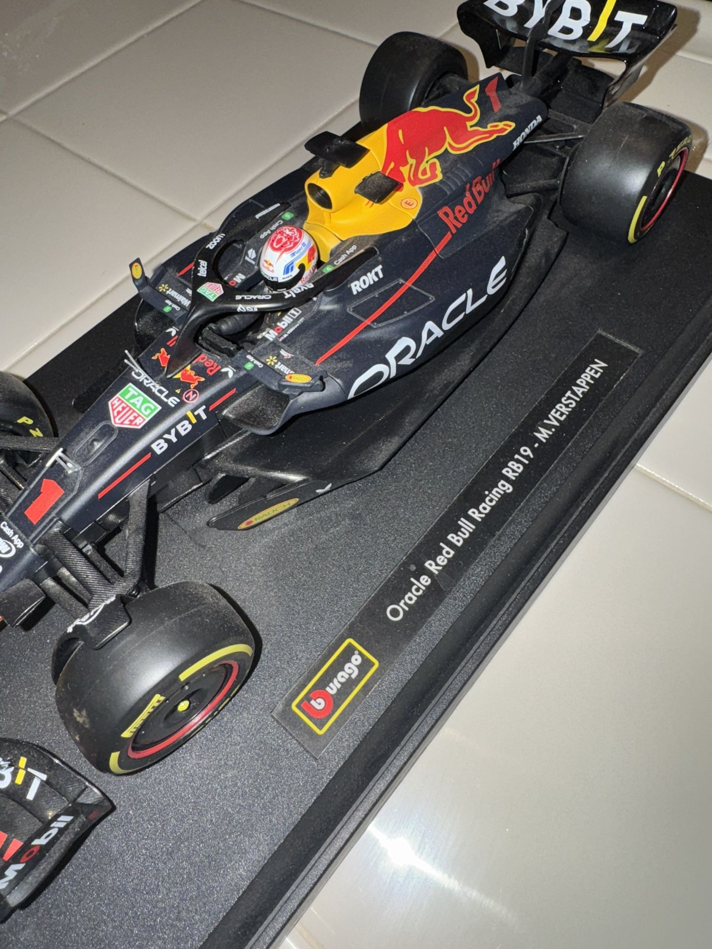 Authentic Model F1 RedBull RB19 2023