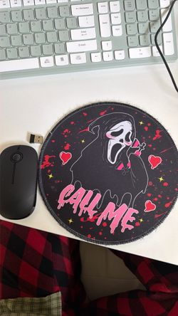 Scream mouse pad and wireless mouse