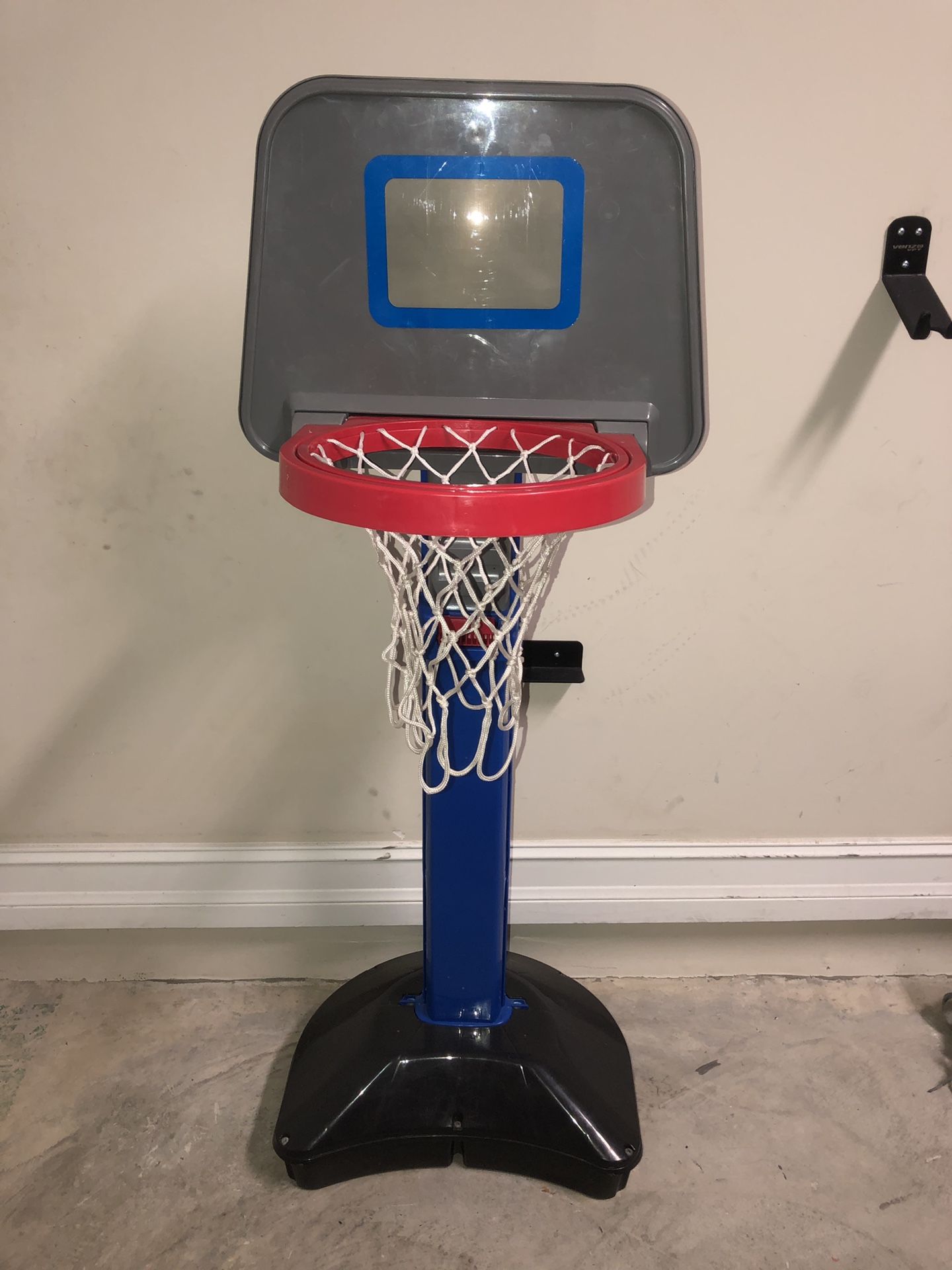 Basketball hoop