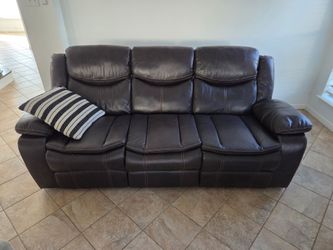 2-Piece Leather Reclining Living Room Set – Comfortable & Clean