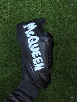 Alex McQueen graffiti