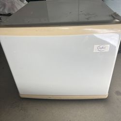 Mini Fridge Ice Cold 