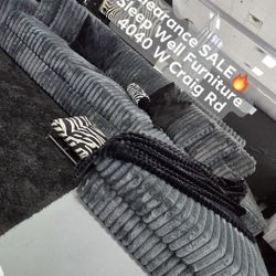 ✨️ Sectional Sofas✨️ Furniture Queen Bedrooms, Dining Avail