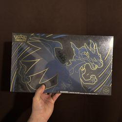 Pokemon Charizard Ultra Premium Collection