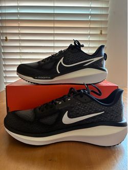 Brand New Nike Vomero 17 running shoes / tennis shoes