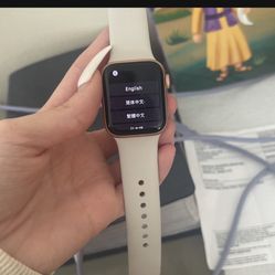 Rose Gold Apple Watch SE 44Mm