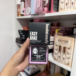 HUDA BEAUTY  Easy Bake Blurring Loose Baking & Setting Powder