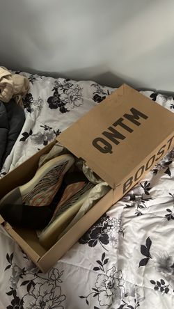 Yeezy QNTMS (Flash Orange)