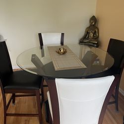 Raymour & Flanigan High Top Glass Table With 4 Chairs