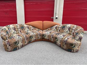Vintage curved sectional couch *FREE DELIVERY 🚚