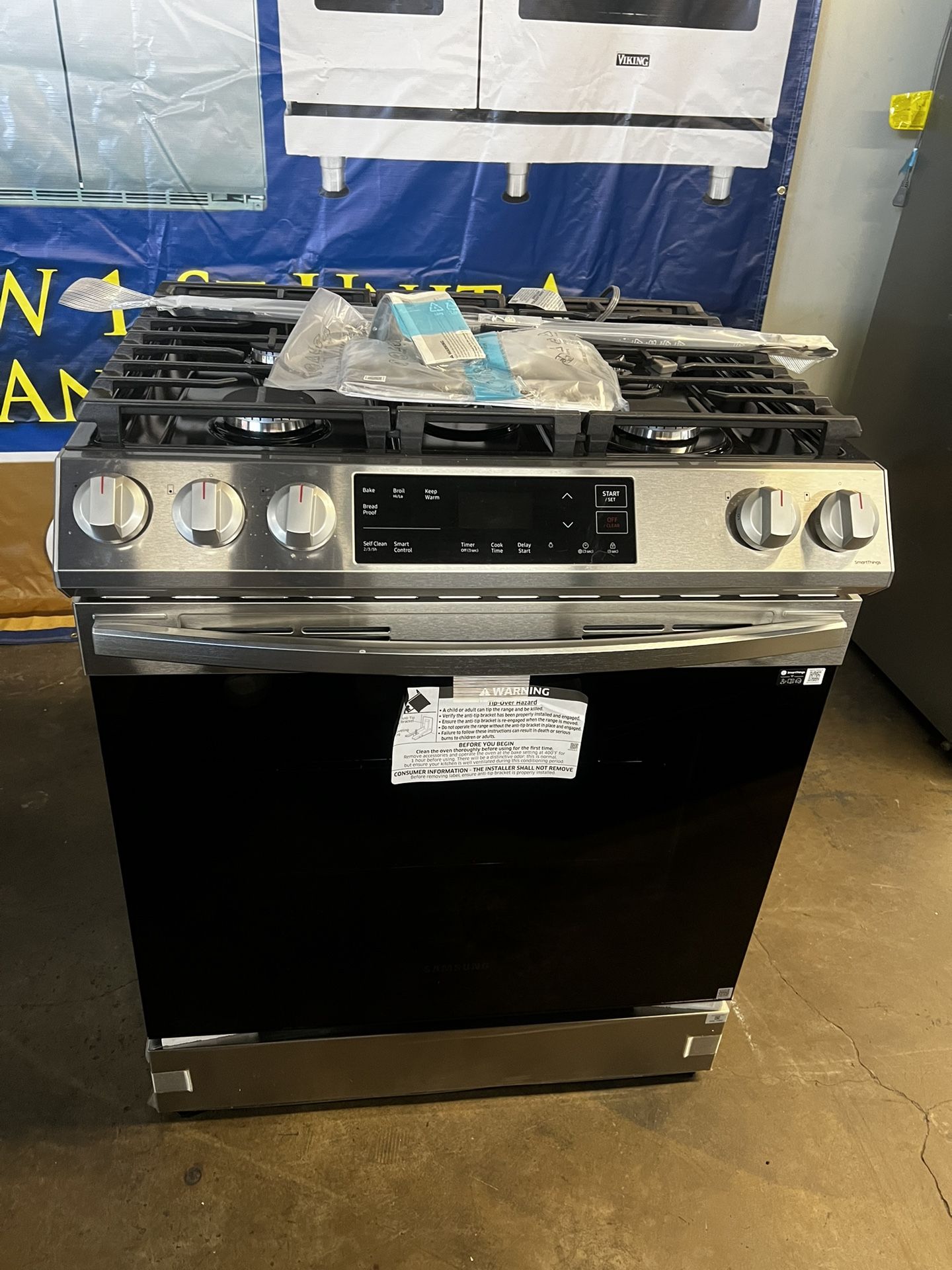 NEW OPEN BOX SAMSUNG STAINLESS STEEL SLIDE IN 30”