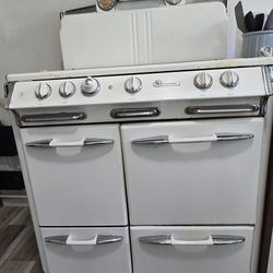 Working Vintage O’Keefe & Merritt Gas Stove – Mid-Century