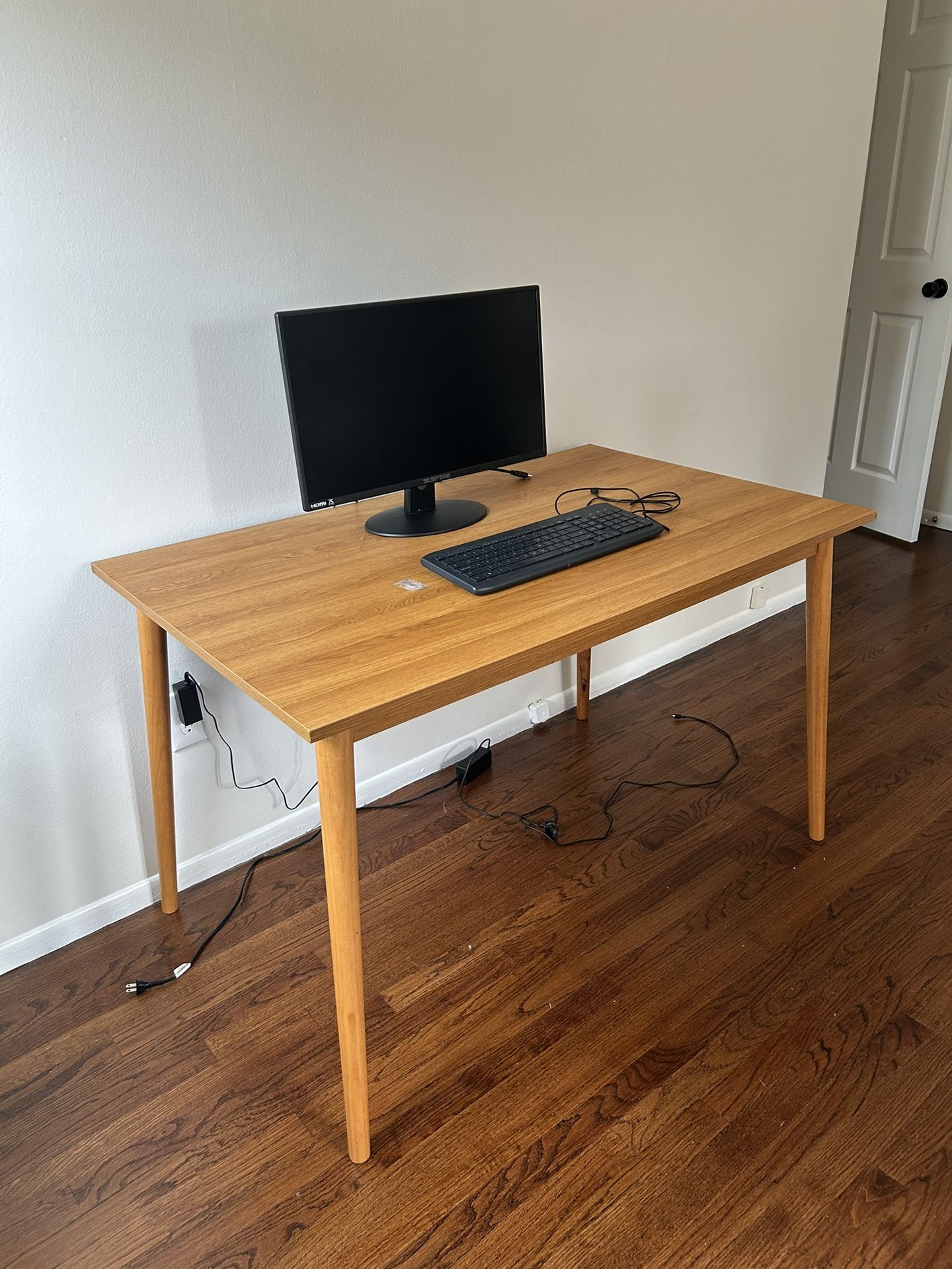 Table (Dinning/desk)