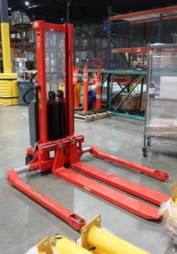 Interthor ELFS 1001/1570 Electric Fork Lift- Straddle Stacker