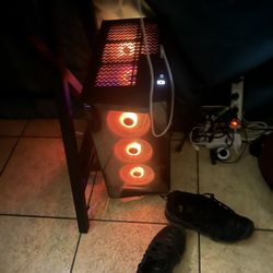 Pc ComesWith Monitor. Keyboard Mouse.