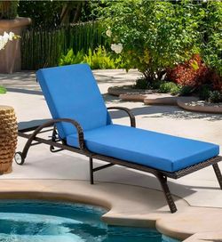New outdoor lounge chair