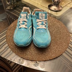 Women Shoes 👞 Pumas Size 10
