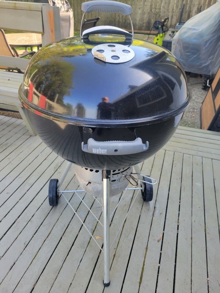 Weber Original Kettle Premium 22" Charcoal BBQ Grill