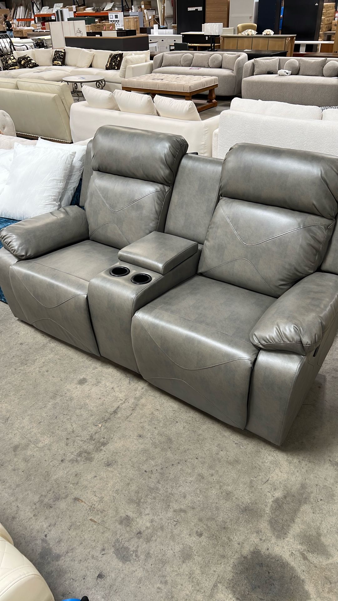 LATITUDE RUN Temorius Loveseat