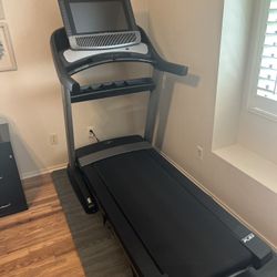 NordicTrack commercial 2950 Treadmill