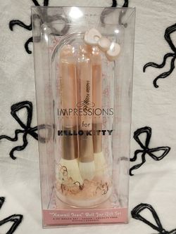 Hello Kitty makeup brush set