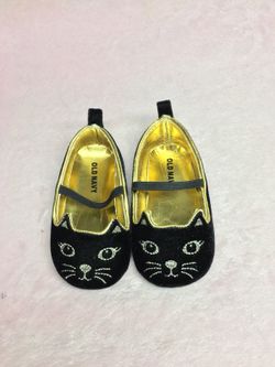 Black cat Old Navy baby shoes size 18/24