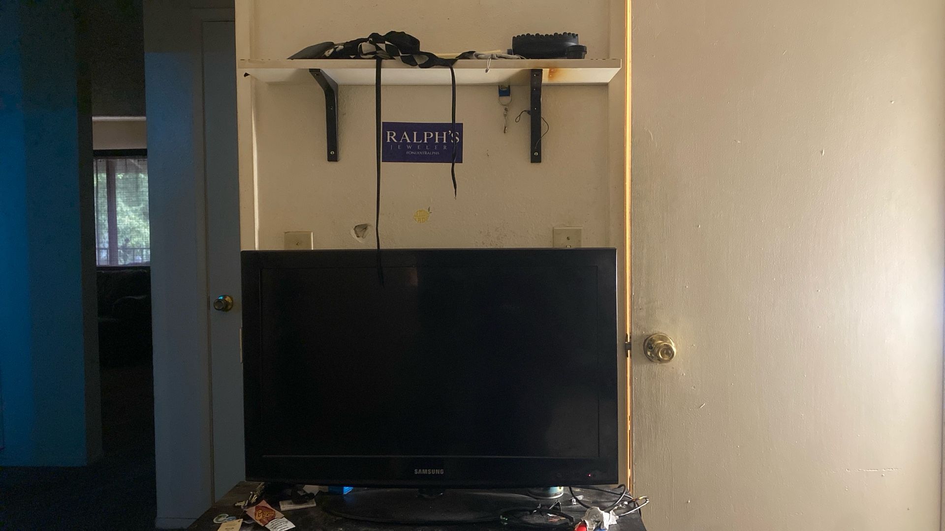 Flat Screen Don’t Ask How Big It Is Idk 