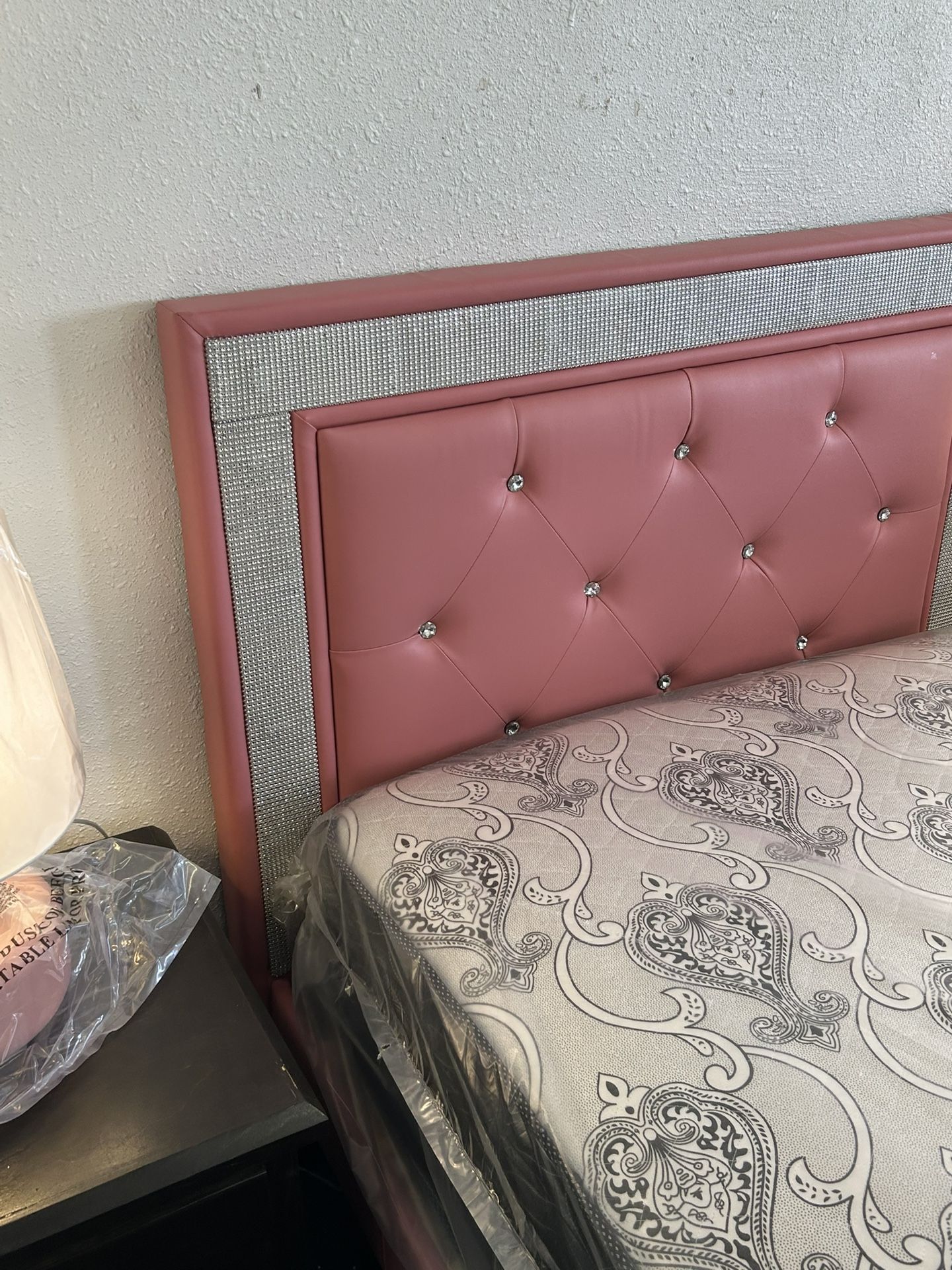 Diamonds Twin Bed And Mattress Set