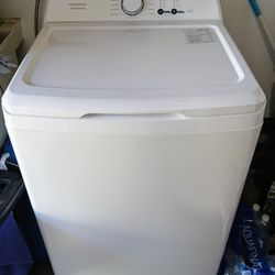 Barely used Insignia Washer. 