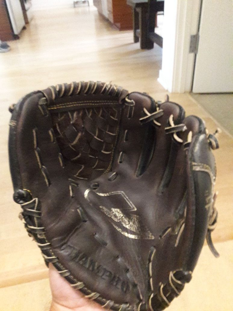 CHAMPIONS LEATHER BASEBALL GLOVE