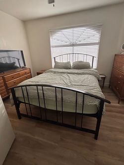 Queen Black Metal Platform Bed Frame