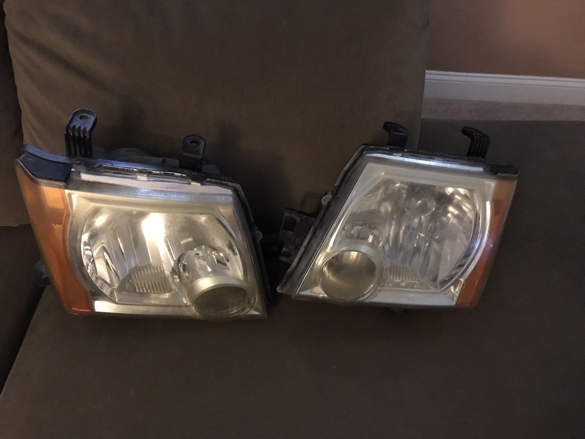 2005 Nissan Xterra head lights