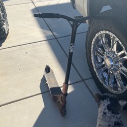 Good Scooter Hardly Used 370$ New 