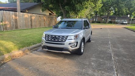 Ford Explorer SUV Silver
