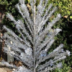 1950s 50s Vintage Aluminum Pom Pom Christmas Tree 6’ 55 branches and sleeves 