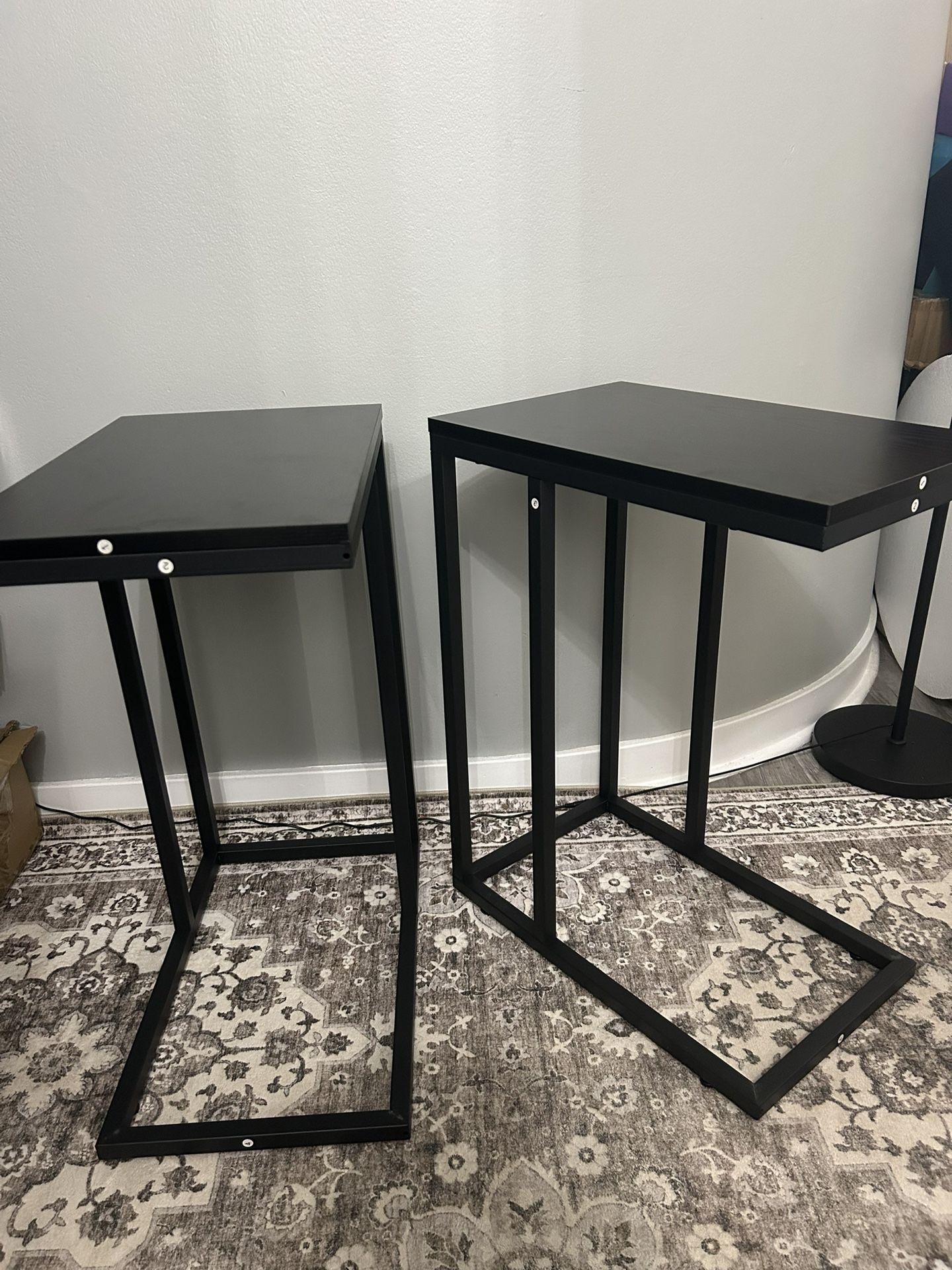 C Shaped End Table for Couch, Sofa and Bed, Large Desktop C Table for Living Room, Bedroom