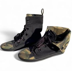 Dr. Martens Women's Chiswick 5 Eye Fold Down Boot like new Size 11
