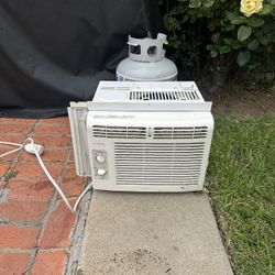 Window AC Unit Frigidaire 