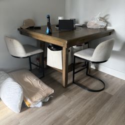 Free Lamp And Dining Table 