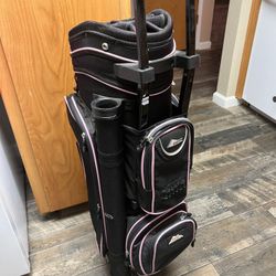 Nice Women’s CLEAN DATREK GOLF CLUB ROLLER CLUB CART BAG ON WHEELS with Handle & Shoulder Strap.  Lots of dividers and side bags.  Excellent condition