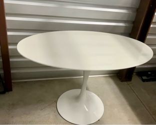 Table 4 chairs