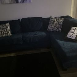 L Shape Sectional In Good Condition 