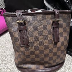 Louis Vuitton Classic square bag