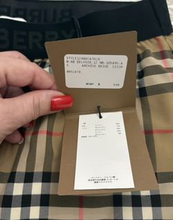 Pull-on style, woven Burberry lettering elastic waistband Size small