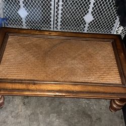 Dos mesas color café en buenas condiciones una chica y otra grande