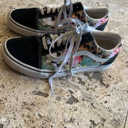 Vans: Size 10 Womens/ 8.5 Mens