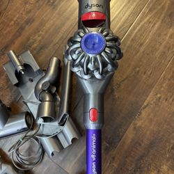 Dyson V8 Animal + Vacuum 
