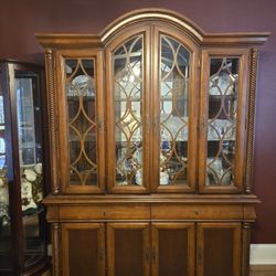China cabinet/hutch
