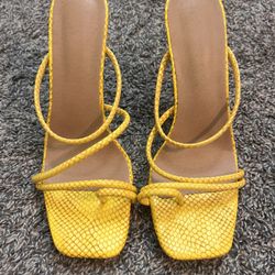 Women Size 41 Yellow Heels 